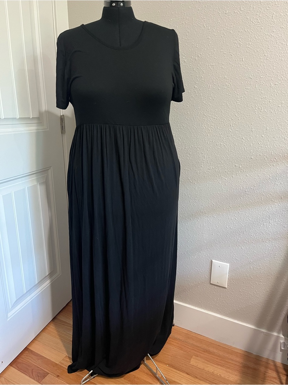 Black Short-Sleeve Maxi Dress